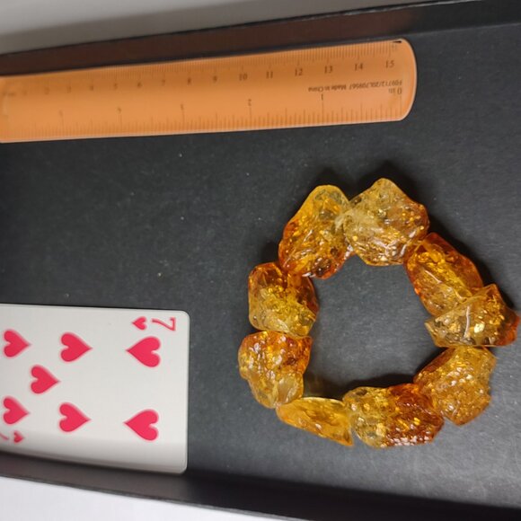 Very Cool Amber Colored Stretch Bracelet - Picture 6 of 6